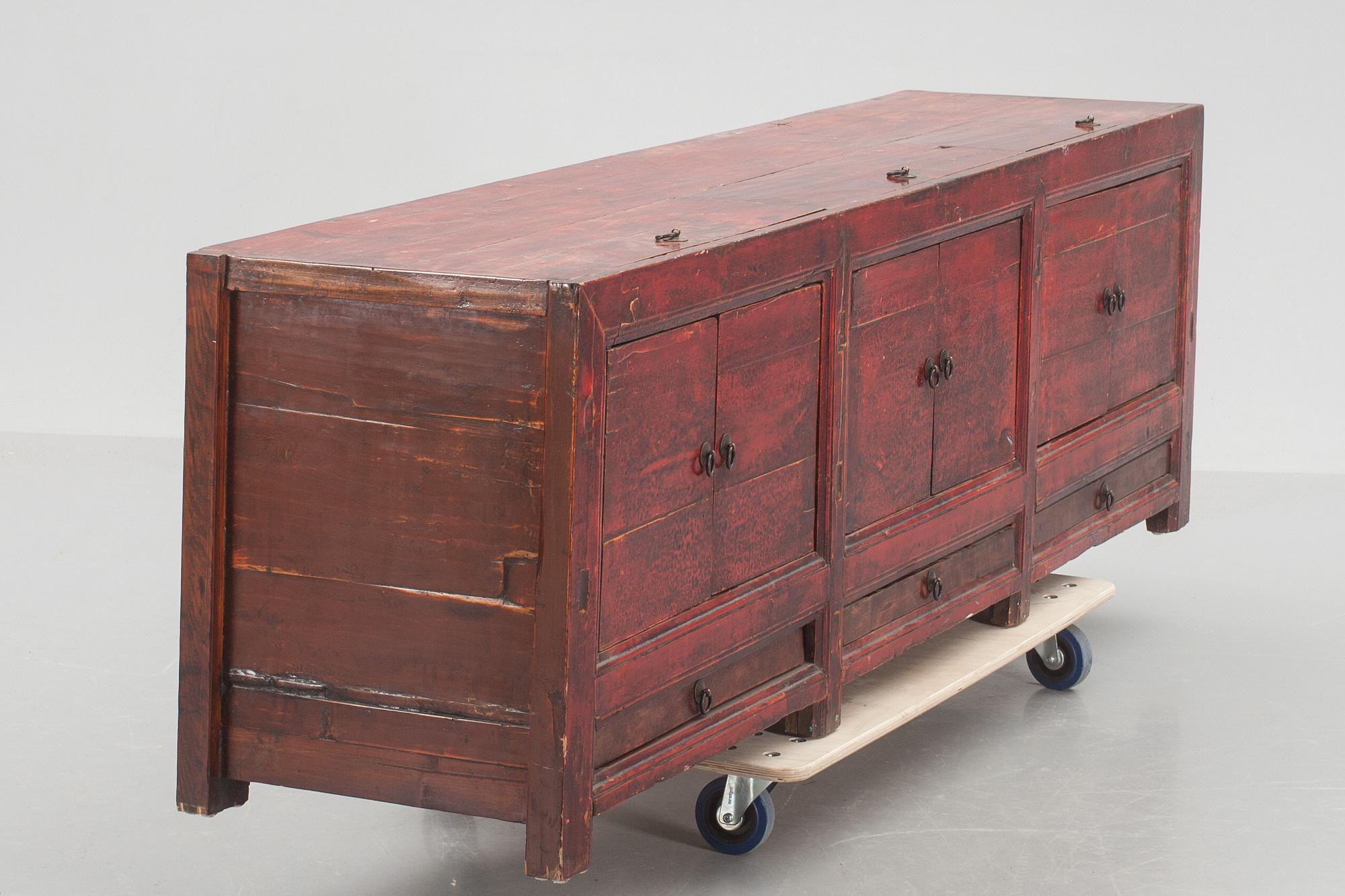 SIDEBOARD, orientaliskt. 1900-tal.