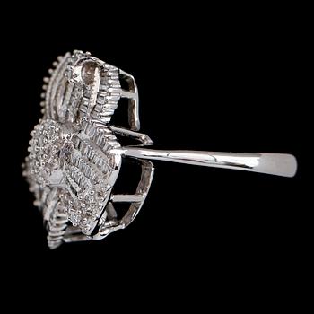 RING, 18 k vitguld, diamanter tot ca 0.70 ct.