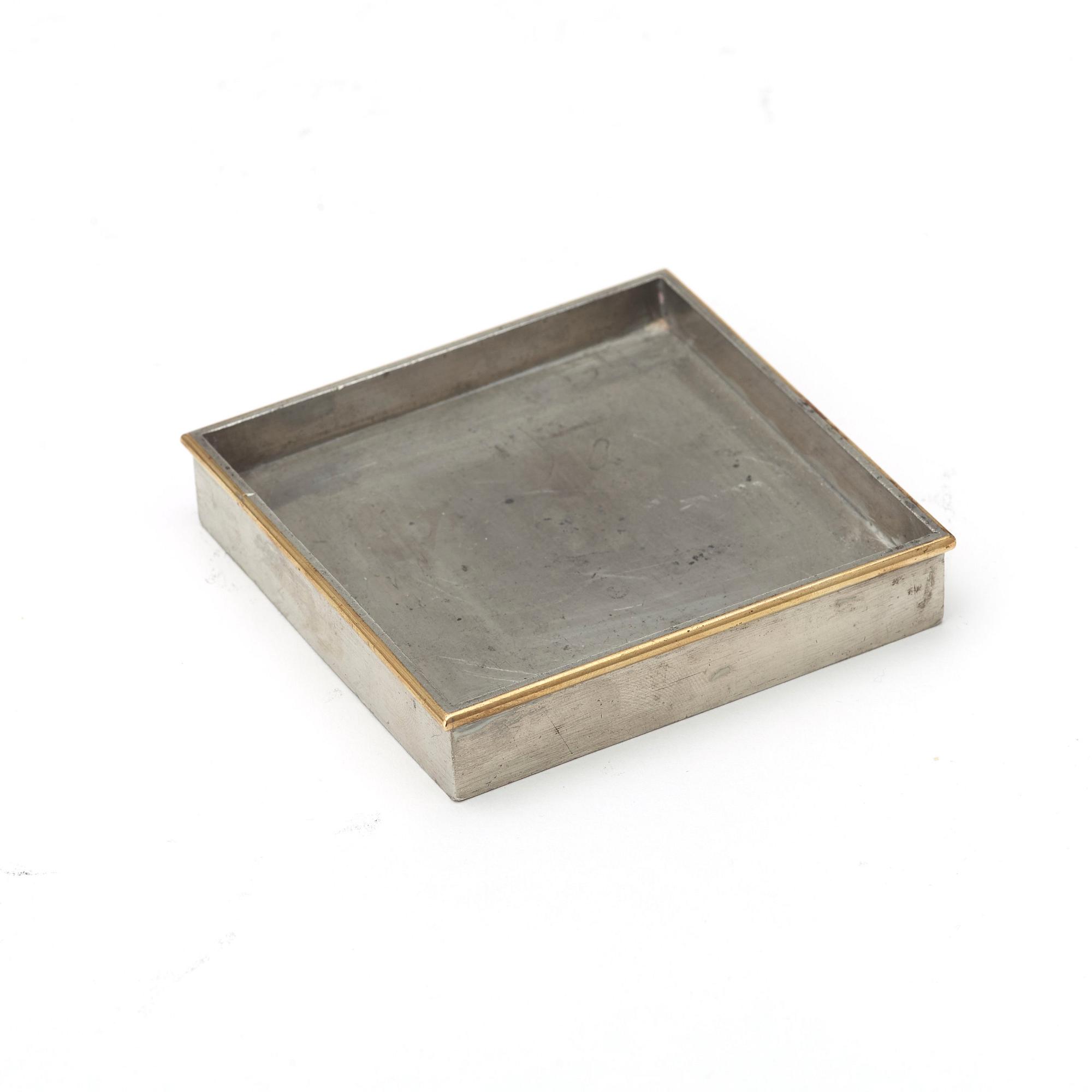 FIRMA SVENSKT TENN, ask för tändstickor och cigaretter, askfat, skrin samt ljusstake, Stockholm 1928-30.