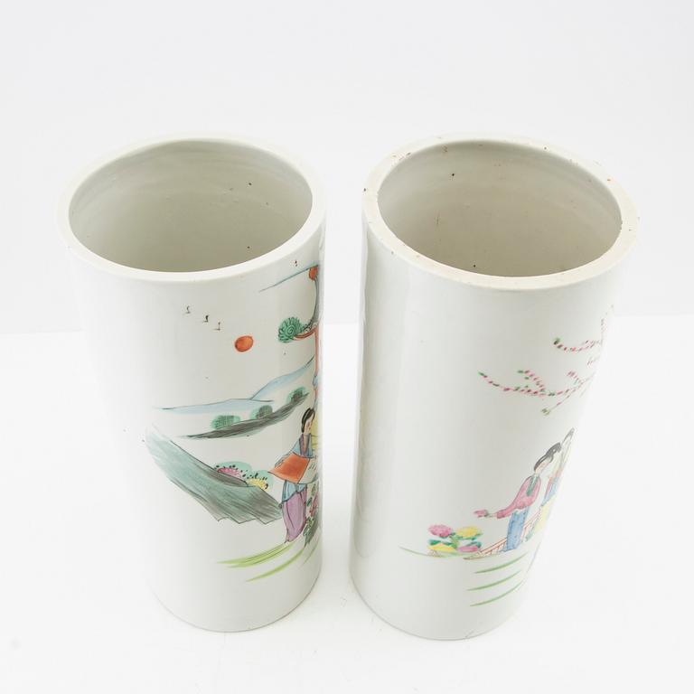 A set of two Chinese vases, 20th century.