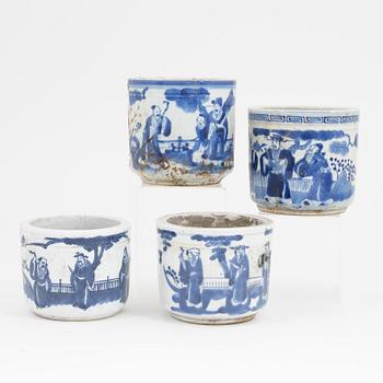 A group of four Chinese blue and white censers/flower pots, late Qing dynasty, 19th/20th Century.