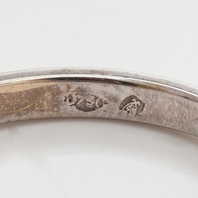 Sormus, briljanttihiotut timantit, 18K valkokultaa.