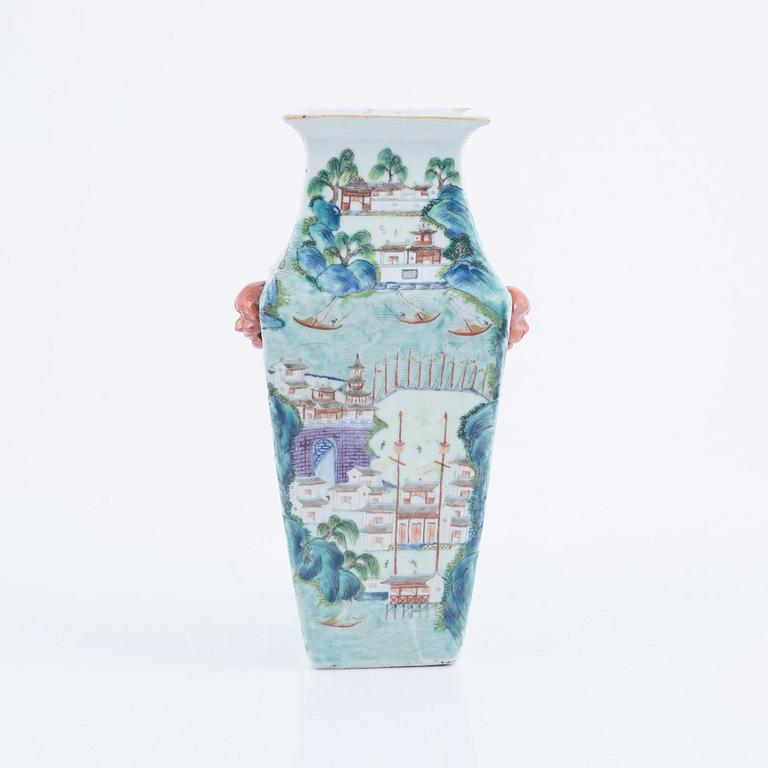 A Chinese famille rose vase, Qing dynasty.