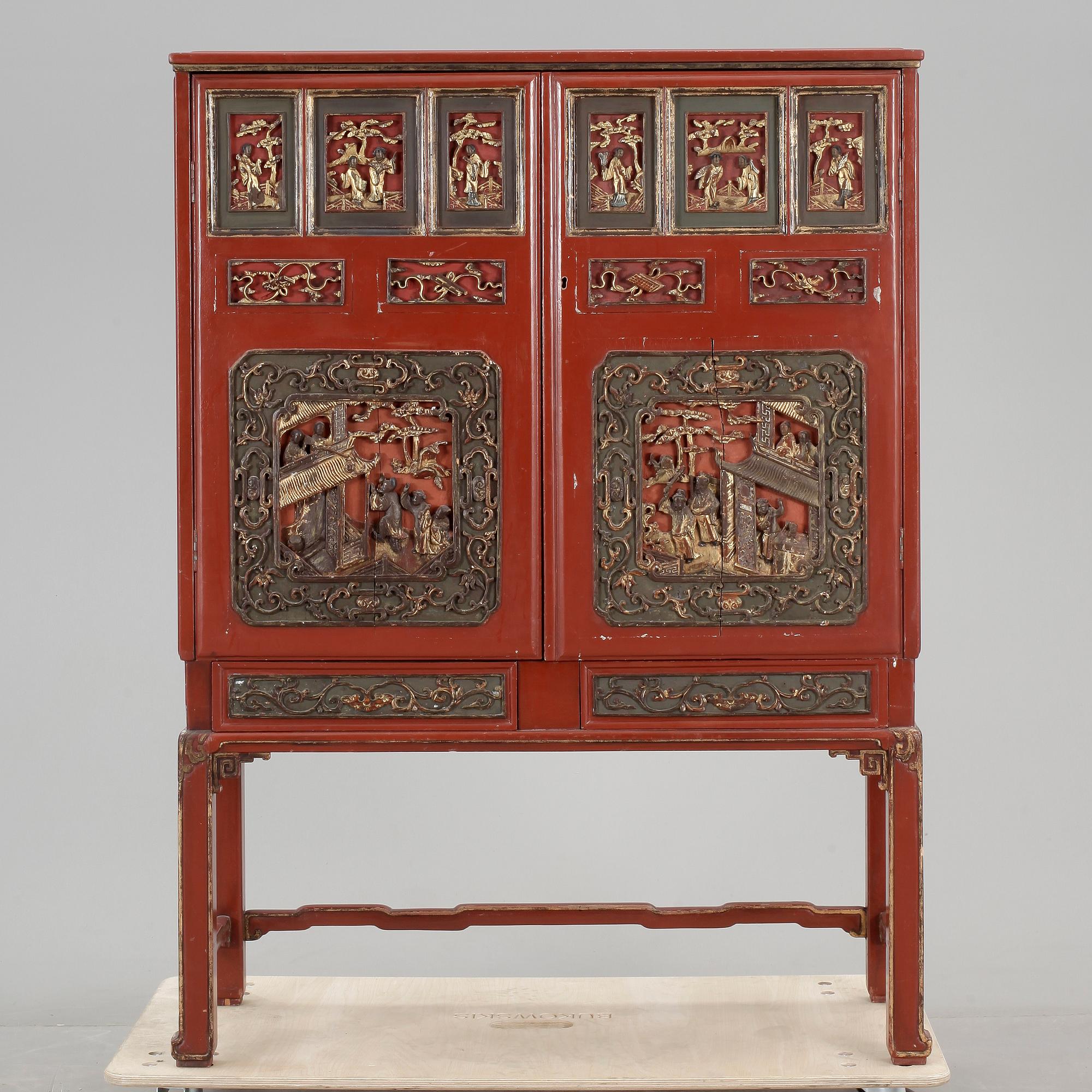 SKÅP, orientaliskt, 1900-tal.