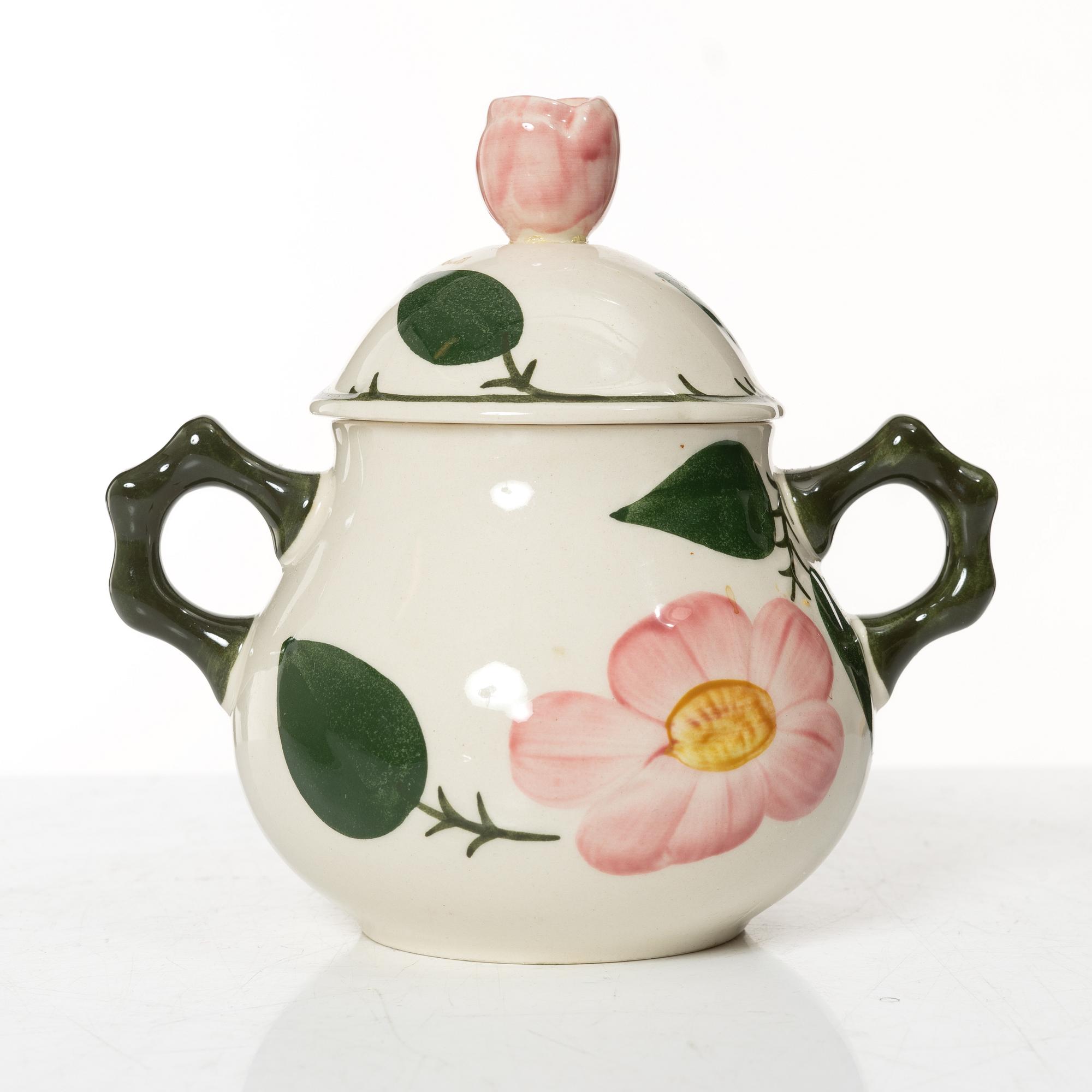 A 110-piece 'Wild rose' porcelain tea and dinner service, Villeroy & Boch, Germany.