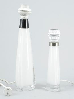 BORDSLAMPOR, 2 st, glas, Carl Fagerlund Orrefors. 1900-talets andra hälft.