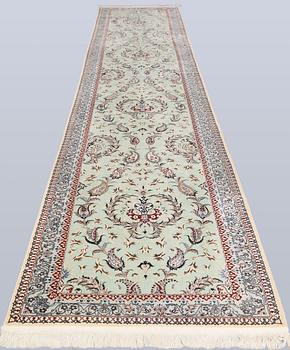 A Nain runner, part silk, so-called 6LAA, approx. 495 x 91 cm.