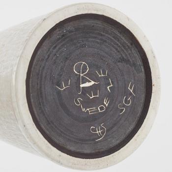 Carl-Harry Stålhane, 2 vaser, 2 skålar samt Gunanr Nylund, kanna, Rörstrand.