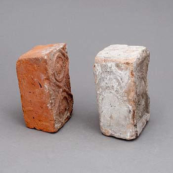 TEGELSTENAR, 2 stycken, renässans, 1500-tal.