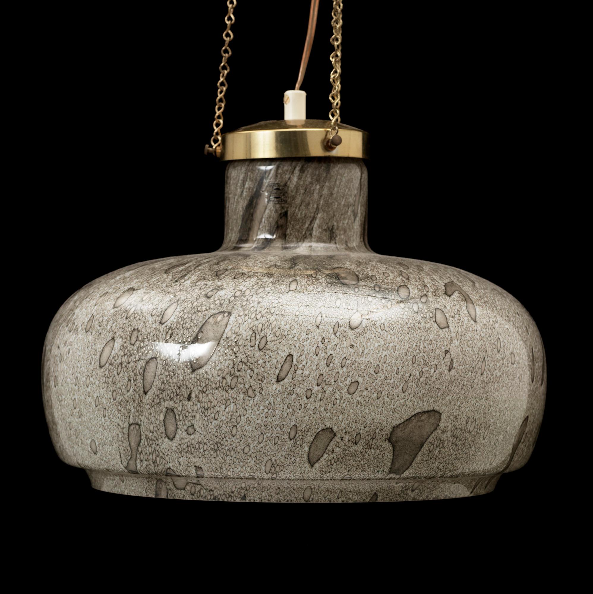 TAKLAMPA, glas och mässing, Flygsfors Orrefors. 1970/80-tal. H tot 110.