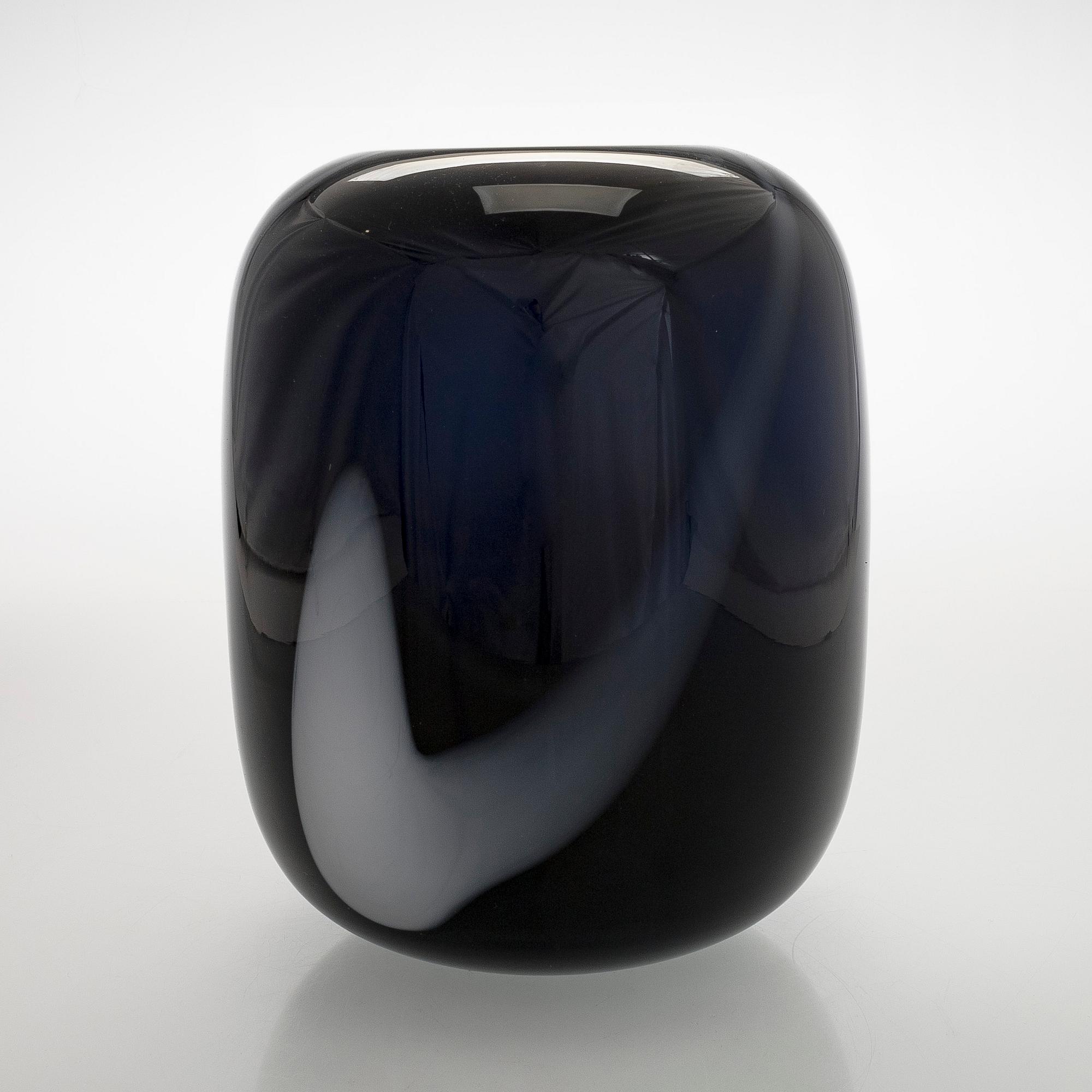 Timo Sarpaneva, an art object 'Blues' signed Timo Sarpaneva 68 / 1985.