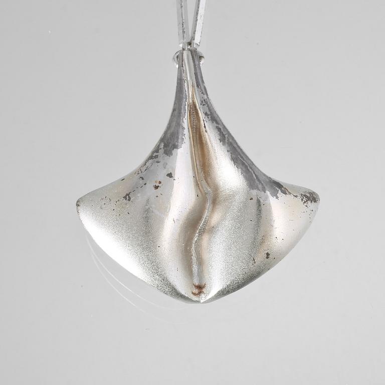 HÄNGE, sterlingsilver, Matti Hyvärinen, Finland. Vikt 16,8 gram.