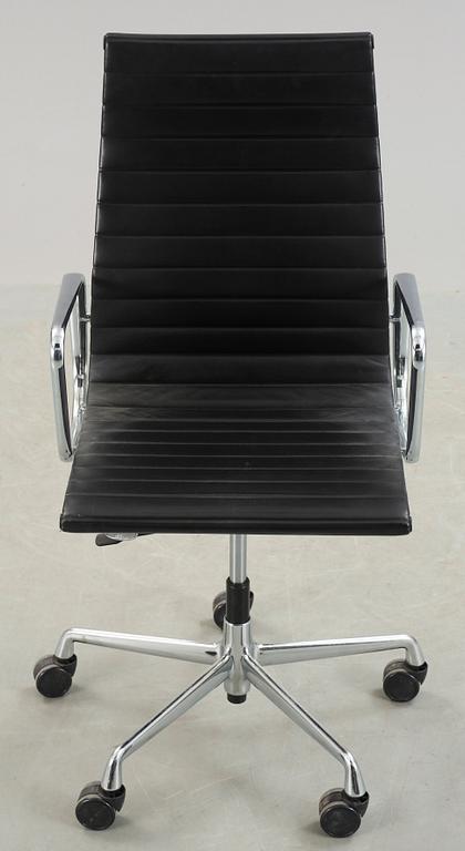 CHARLES & RAY EAMES, skrivbordsstol, "Aluminium group", modell EA 119, Vitra.