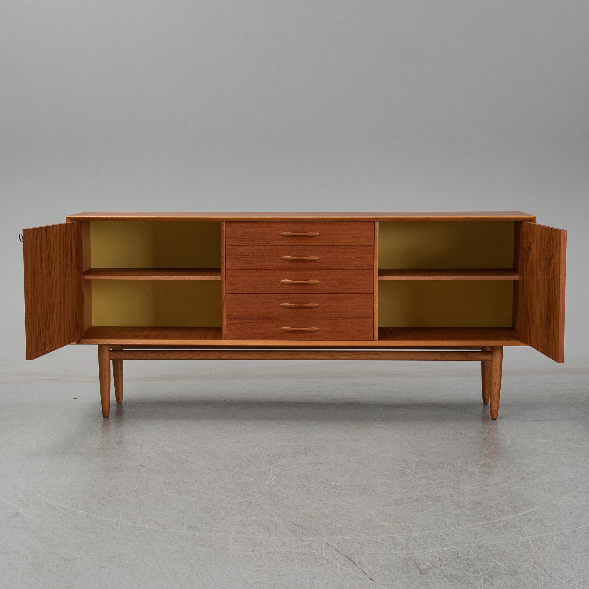 SIDEBOARD, teak, ca 1950-60-tal.