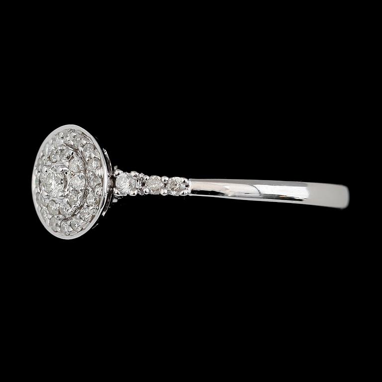 RING, 14K vitguld, diamanter tot ca 0.28 ct. Vikt ca 3 g.