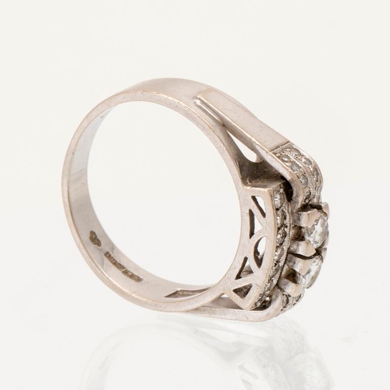 Ring 18K white gold with round brilliant-cut and single-cut diamonds.