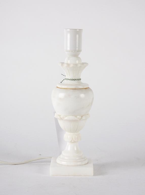 BORDSARMATUR, alabaster.