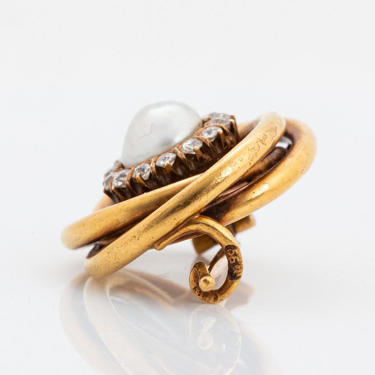 A 14K gold brooch set with a pearl and old-cut diamonds.