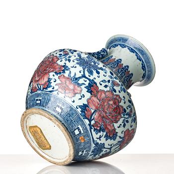 A large blue and white and iron red vase, Qing dynasty, 19th Century.