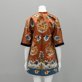 An embroidered silk robe, Qing dynasty, 19th Century.