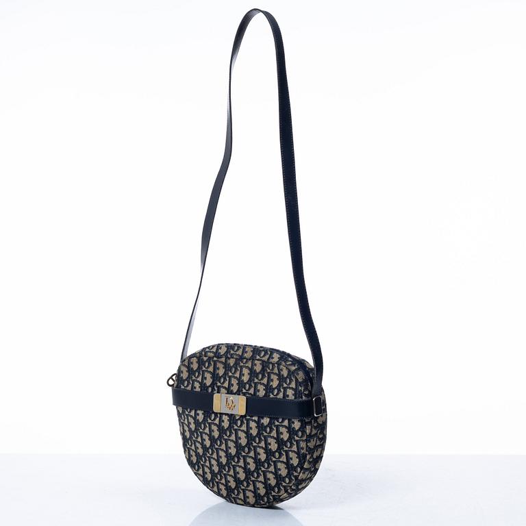 Christian Dior, Translation: "bag, vintage.".