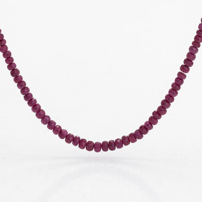 A necklace, set with rubies, clasp in 14K gold.