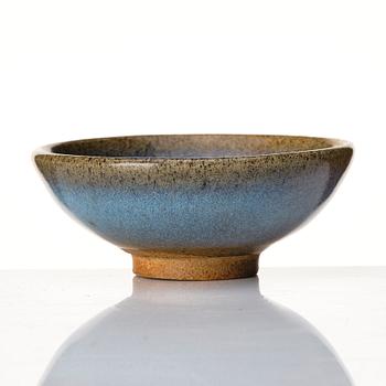 A Jun glazed bowl, Ming dynasty (1368-1644).