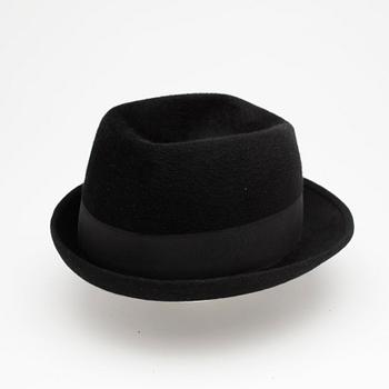 PIERRE CARDIN, hat.