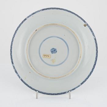 A set of 3 plates and a dish in blue and white, China, 18th century.