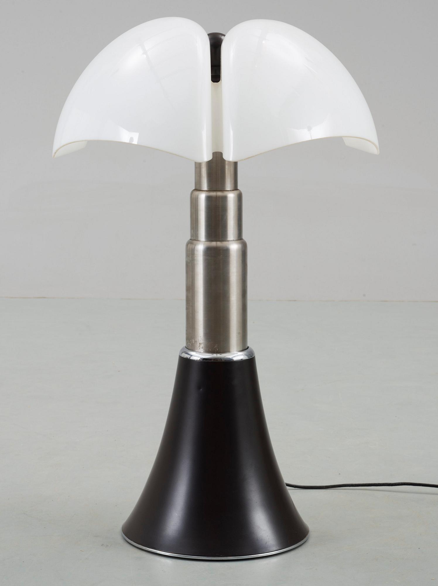 BORDSLAMPA, Gae Aulenti, "Pipistrello", Martinelli Luce, Italien, formgiven 1965.