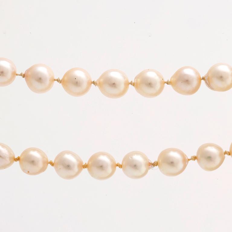 PÄRLCOLLIER odlade pärlor ca 7 mm, lås i 18K guld, ca 52 cm.