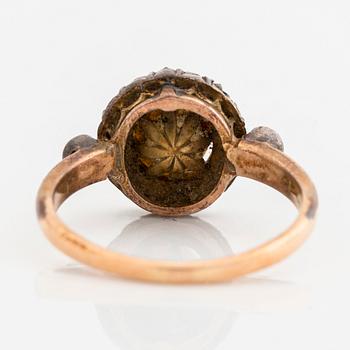 Pearl and rose cut diamond ring.