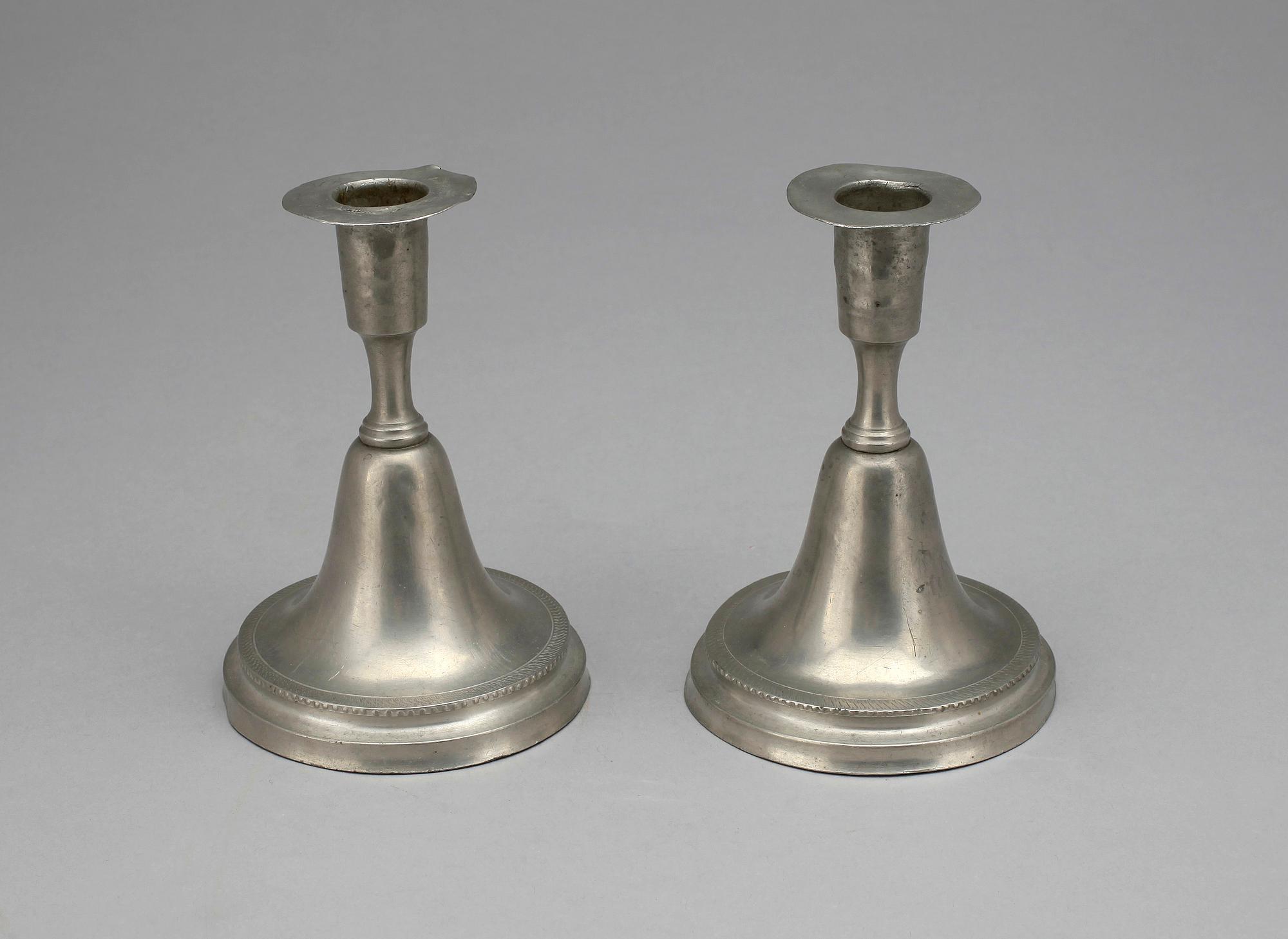 LJUSSTAKAR, ett par, tenn, Gustaf Fredric Wigholm, Eskilstuna, 1804-1849.