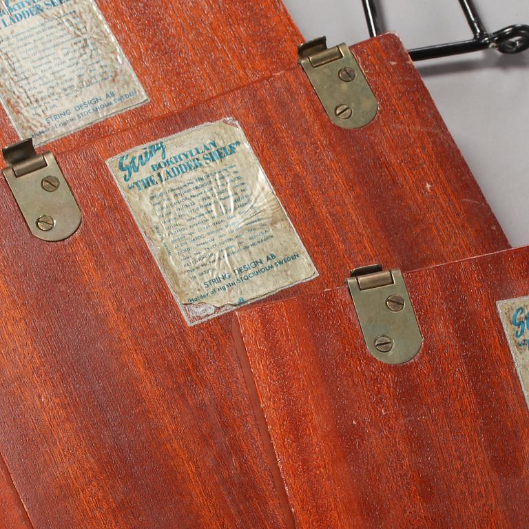 STRINGHYLLOR, 2 st, formgiven av Nils och Kajsa Strinning för String Design AB, omkring 1900-talets mitt.