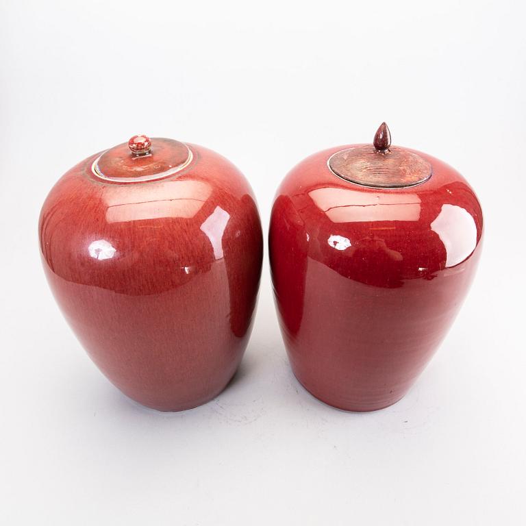 Urnor, två stycken, Kina, tidigt 1900-tal. porslin.