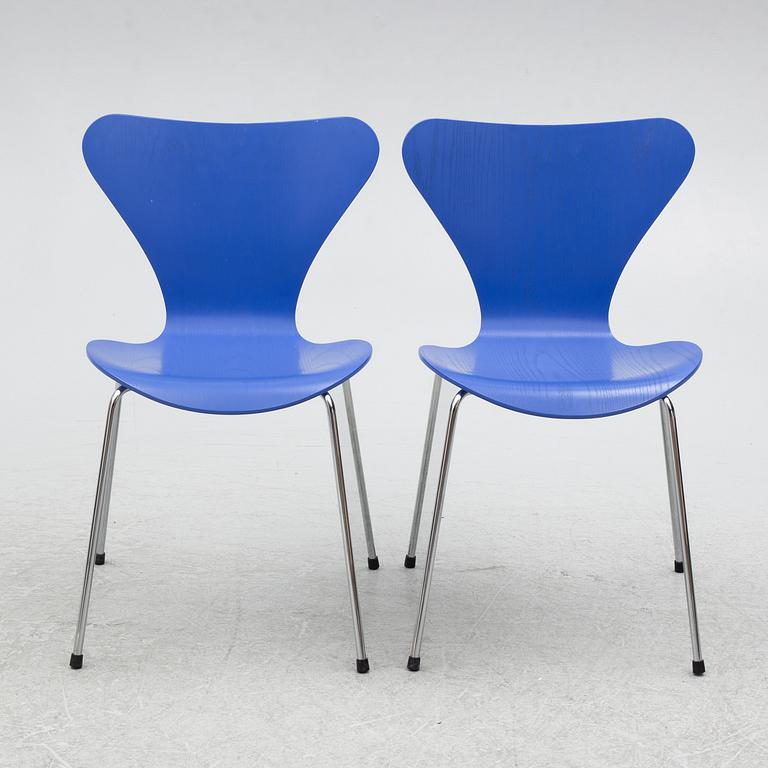 Arne Jacobsen, chairs, a pair, "The Seven", Fritz Hansen, Denmark, 1998.