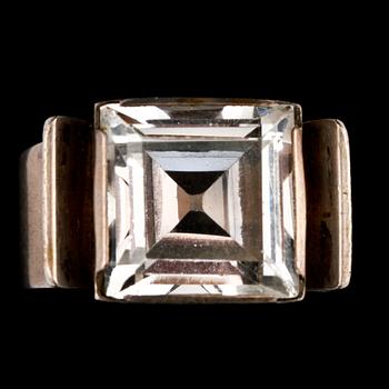 RING, silver samt fasettslipad bergskristall, Kaplans, Stockholm, 1965. Vikt 8 g.