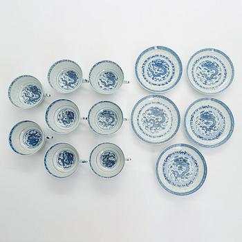 8 kuppia, 5 lautasta, posliini, Kiina, 1900-luvun alku.