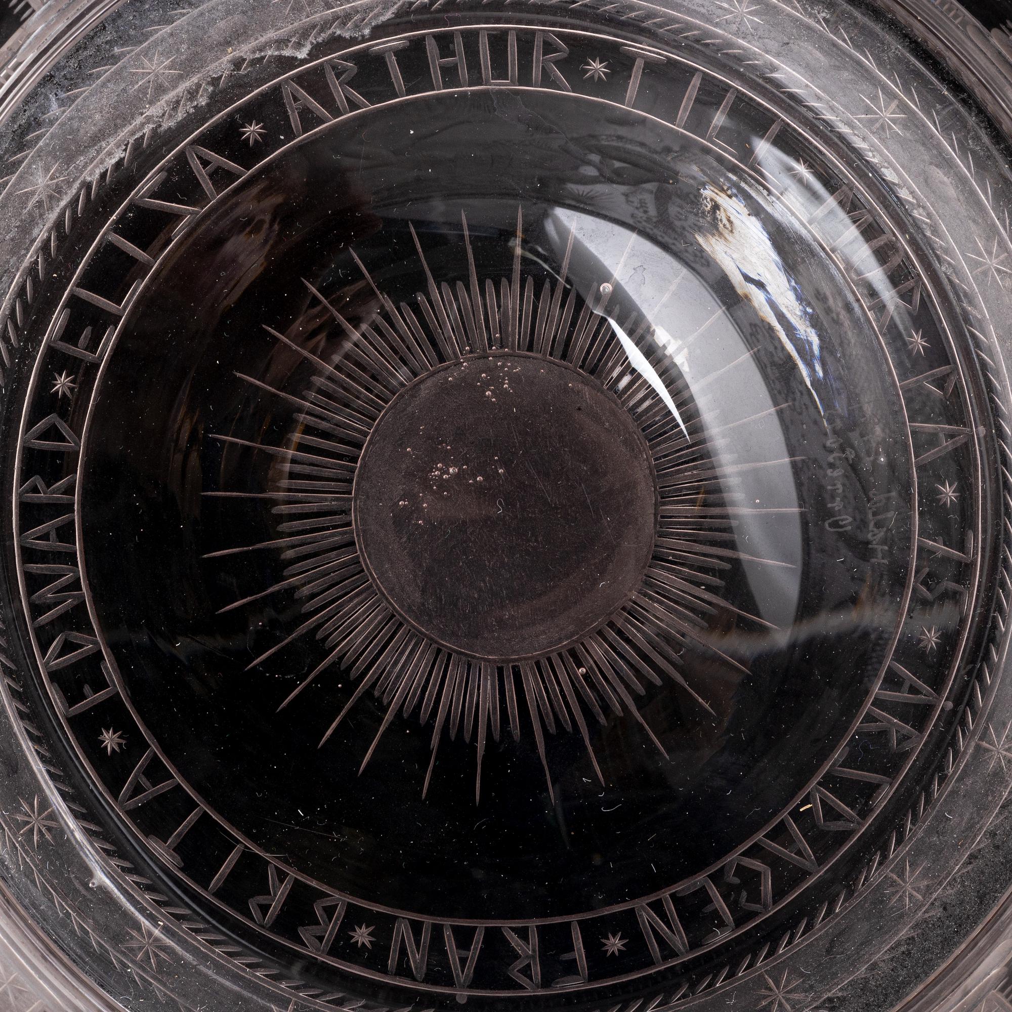 Edward Hald, an engraved glass bowl, Orrefors, 1920, model 147, provenance Edward Hald.
