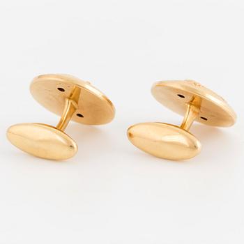 A pair of 18K gold cufflinks.