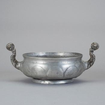 KALLSKÅL, tenn, Sverige, 1766. Otydlig mästar- och stadsstämpel.