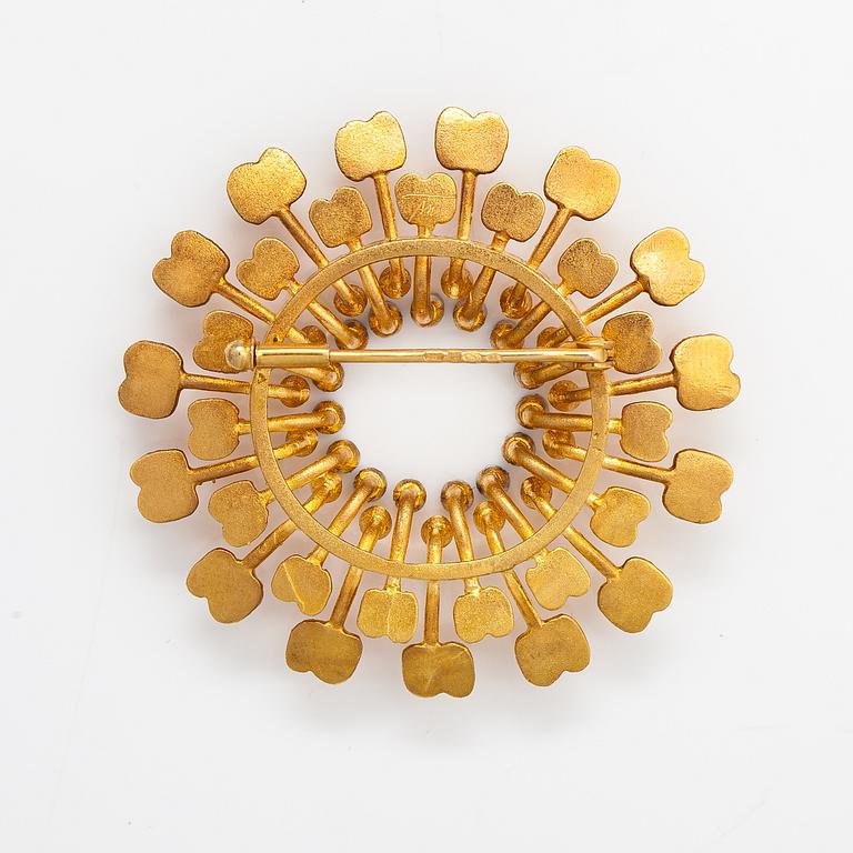 Tapio Wirkkala,  "Sun", an 18K gold brooch with diamonds ca 0.13 ct in total. Kultakeskus, Hämeenlinna 2000.