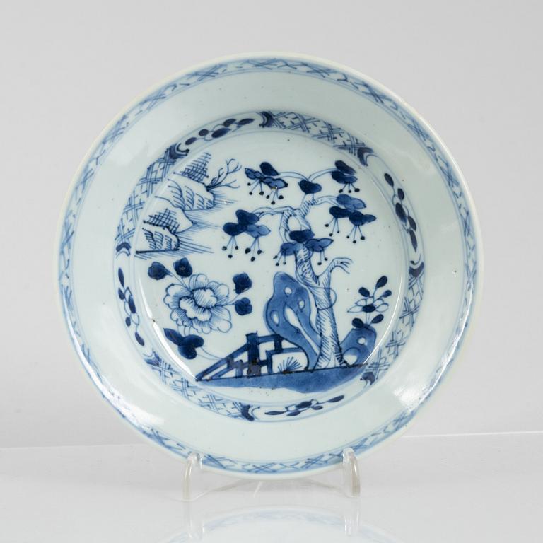 A blue and white export porcelain bowl and three berry plates, China, 18th-19th century.