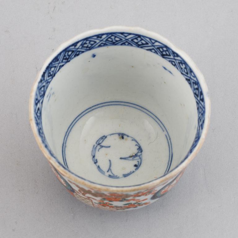 Two famille rose export porcelain jugs and a Japanese Imari bowl, Qing dynasty, Qianlong and Meiji.