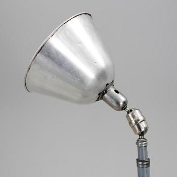 VÄGGLAMPA, "Triplex-pendel", Johan-Petter Johansson, omkring 1900-talets första hälft.