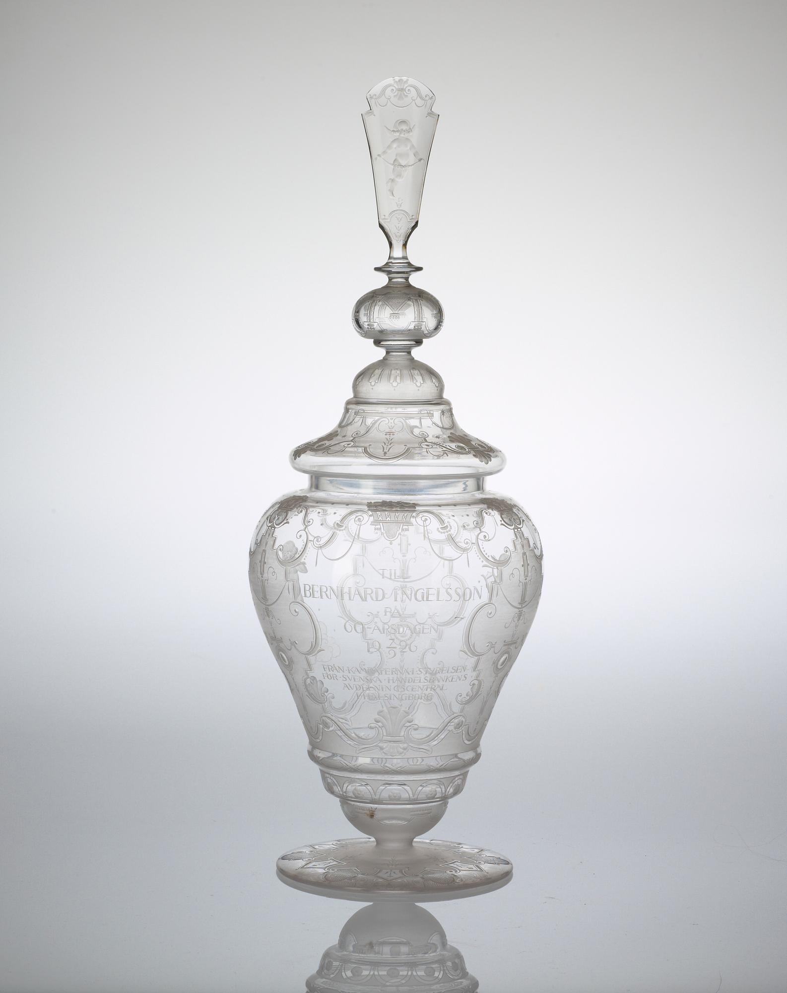 An Edvin Ollers engraved glass goblet with cover, Elme 1926, engraved by Carl Müller.