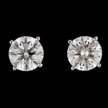 1356. A pair of brilliant cut diamond studs, 2.02 cts and 2.01 cts.