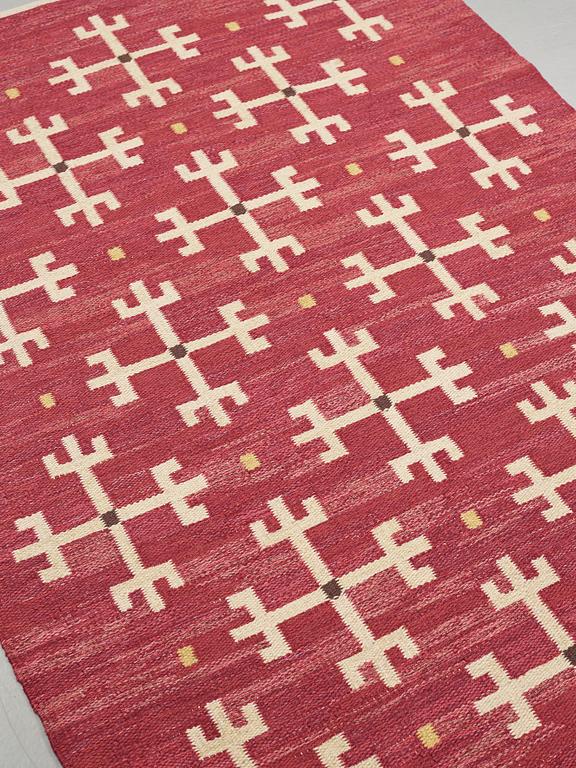 Sigvard Bernadotte, A CARPET, flat weave, ca 205,5 x 135,5 cm, signed SB (Sigvard Bernadotte).