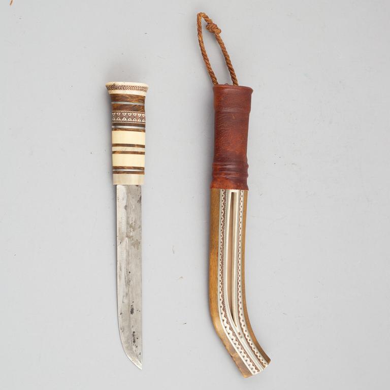 Sune Enoksson, a reindeer horn Sami knife, signed and dated 1977.