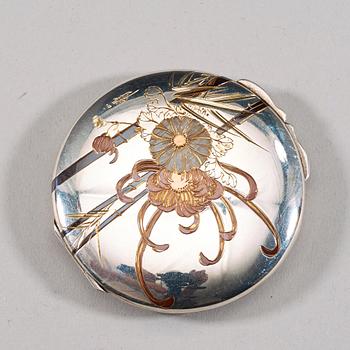 ETUIER, 4 stycken, silver och brons. Japan, 1900-tal.